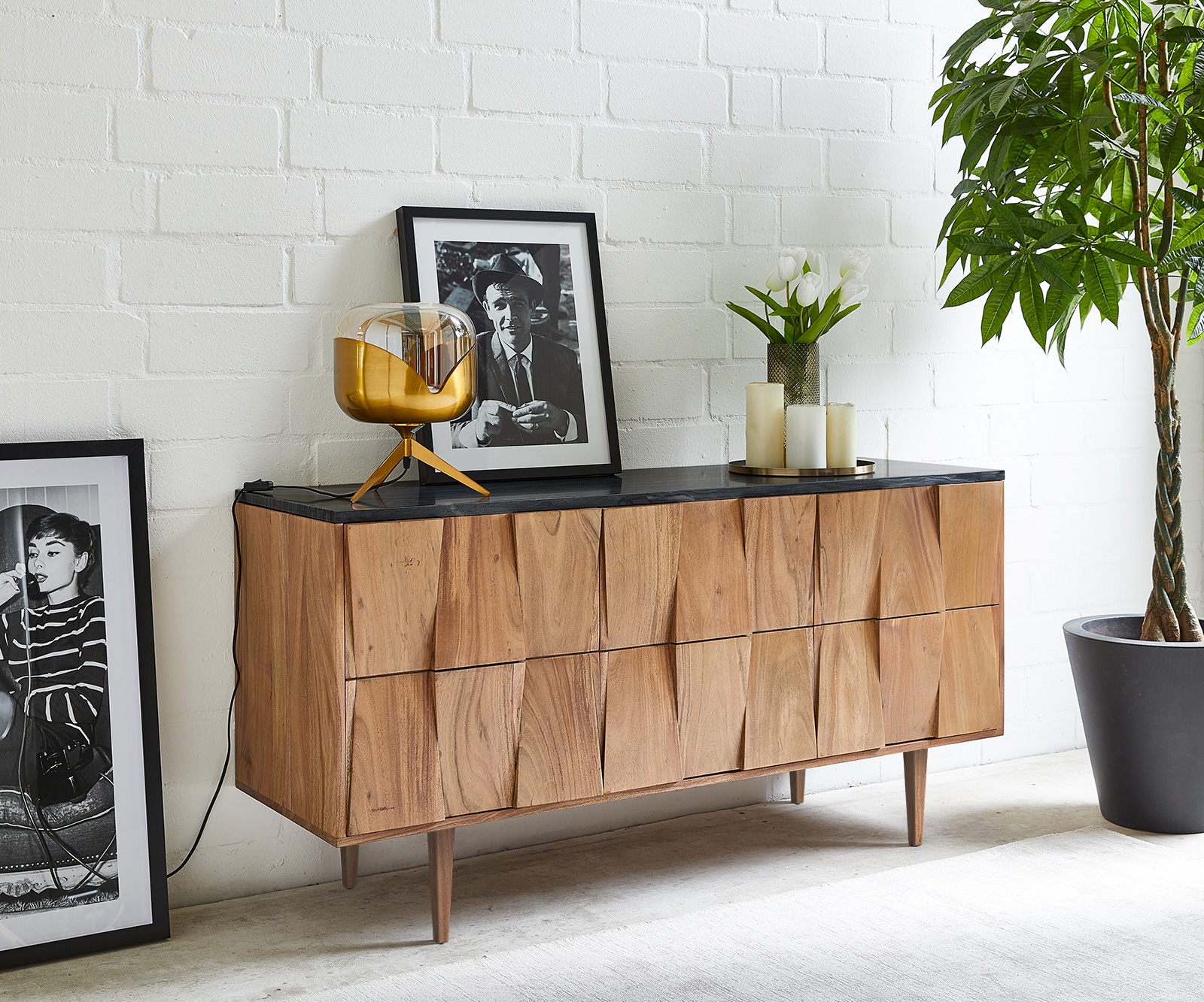 DELIFE Sideboard Shia 145 cm Akazie Natur Marmor Schwarz 3 Türen 6 Fächer